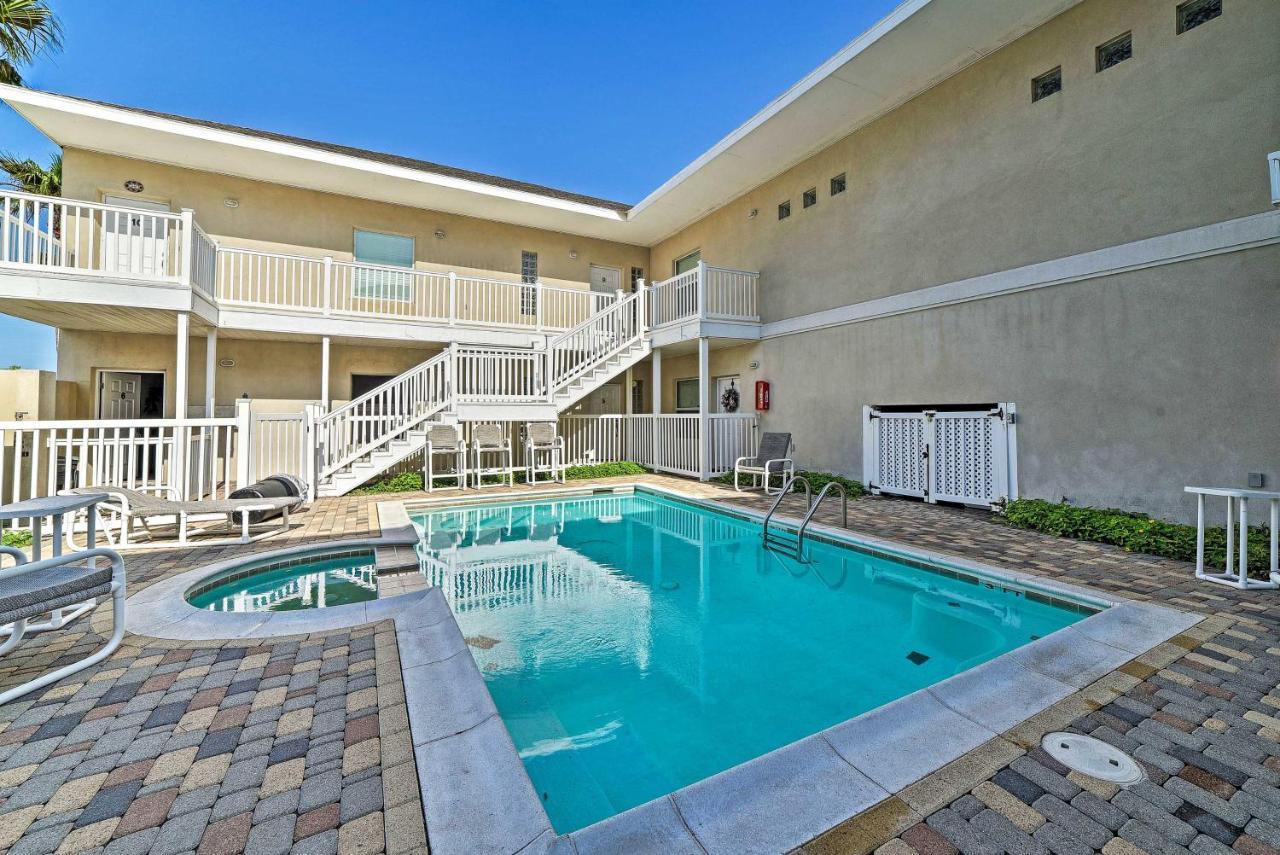 Modern Island Condo With Pool Steps To The Beach! South Padre Island Extérieur photo